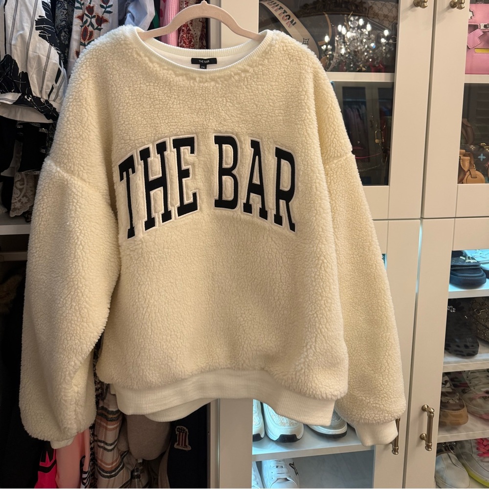 The Bar fuzzy fleece sweatshirt sz.xxl more like an xl